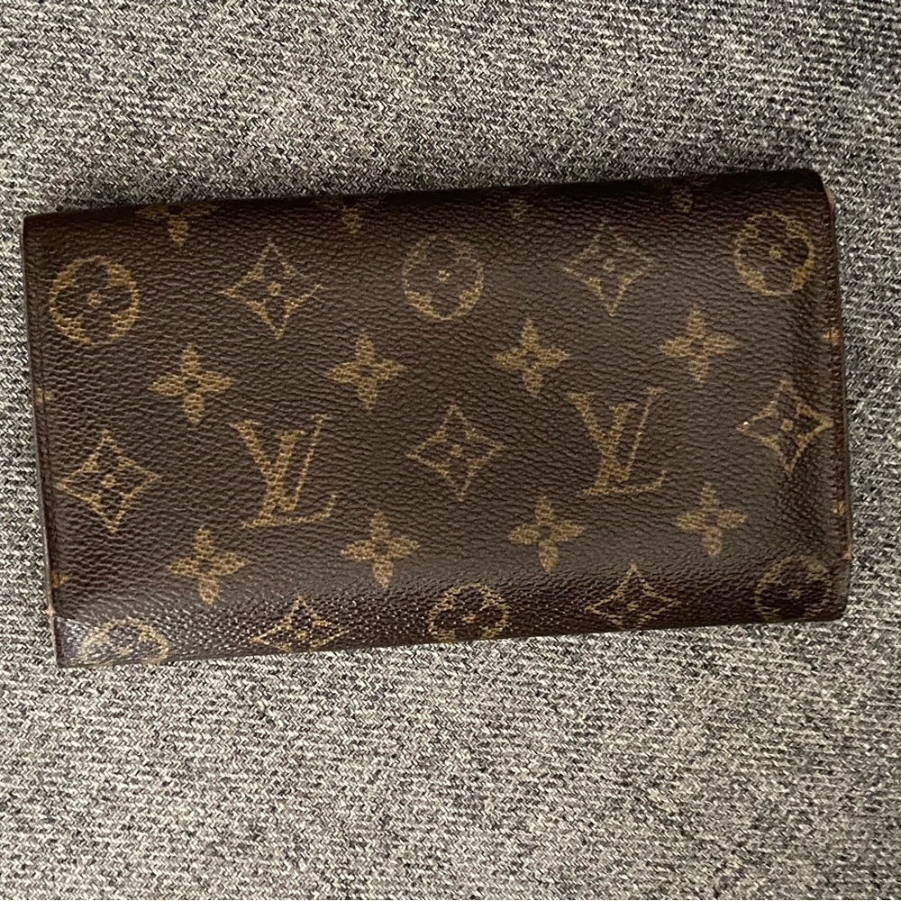 Louis Vuitton Monogram Sarah Wallet - Picture 11 of 13